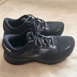 Brooks Adrenaline GTS 22 Women's Size 7.5 B Black Running Shoes